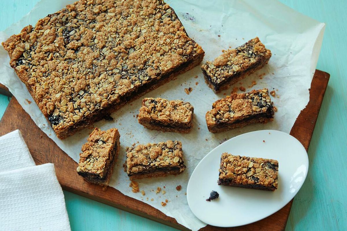 Blueberry almond oat bars Eat North
