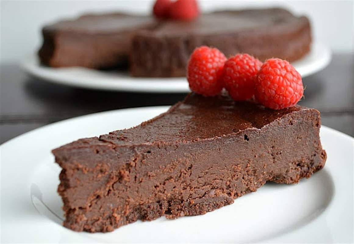 Пушистый шоколадный торт