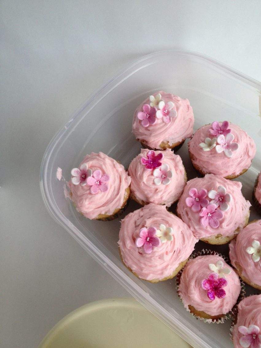 How To Decorate Cupcakes With Your Hands Eat North