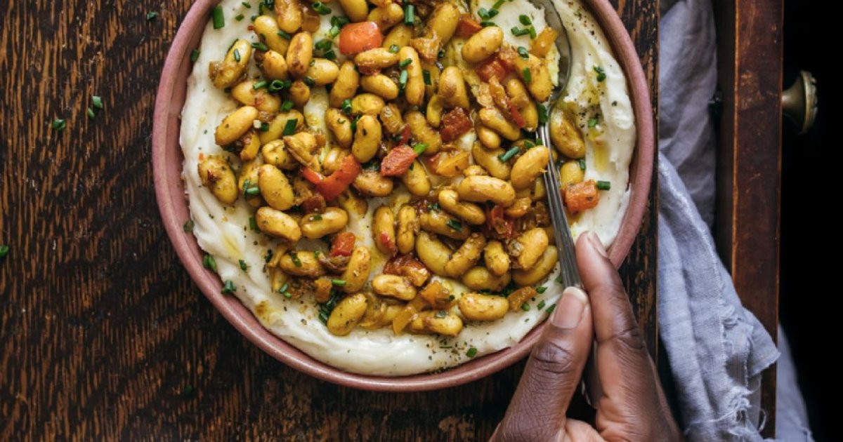 Holiday side dish recipe Curried white kidney beans and mashed