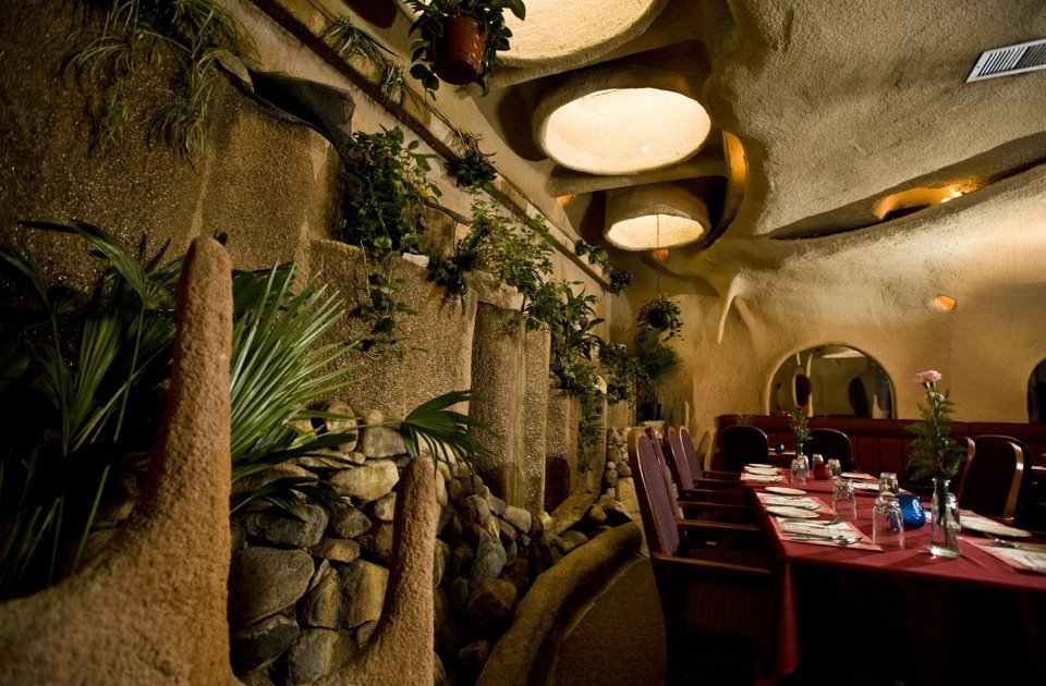 Canadian DYK Saskatoon Has A Cave Themed Restaurant Eat North   The Cave Restaurant Saskatoon Interior 