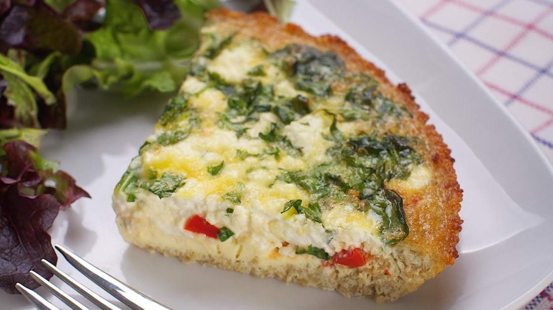 Goat cheese, red pepper and arugula quiche Eat North