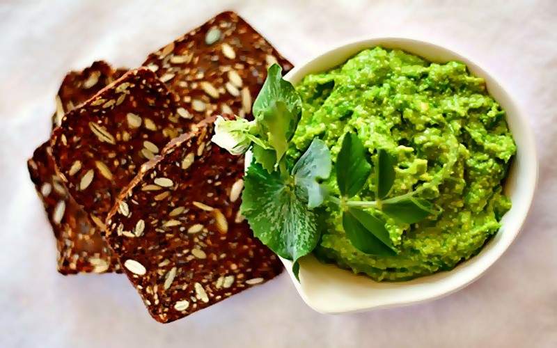 Avocado and green pea dip | Eat North