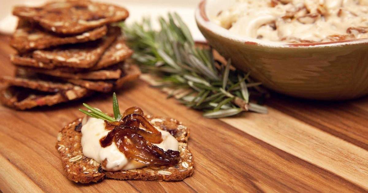 Caramelized onion and blue cheese dip Eat North