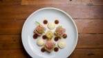 Photo of tuna and rice cakes by Rodrigo Tibyrica.
