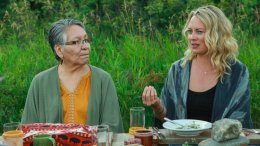 Jenn Sharp talking with Elder Judy Pelly at Wanuskewin Heritage Park.