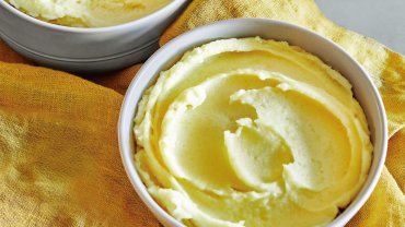 Image for Ricardo's garlic mashed potatoes recipe from the 'Multicooker Everything' cookbook