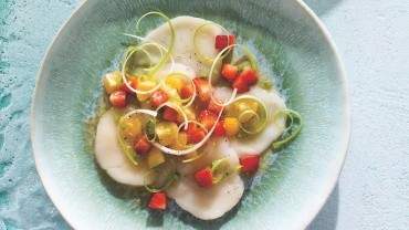 Ricardo magazine's scallop crudo with strawberry salsa