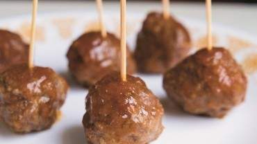 Image for Karlynn Johnston&#039;s sweet and sour meatballs
