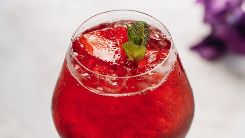 Photo via Unsplash. Image for Weekend cocktail recipe: The Don Alfonso Berry Smash