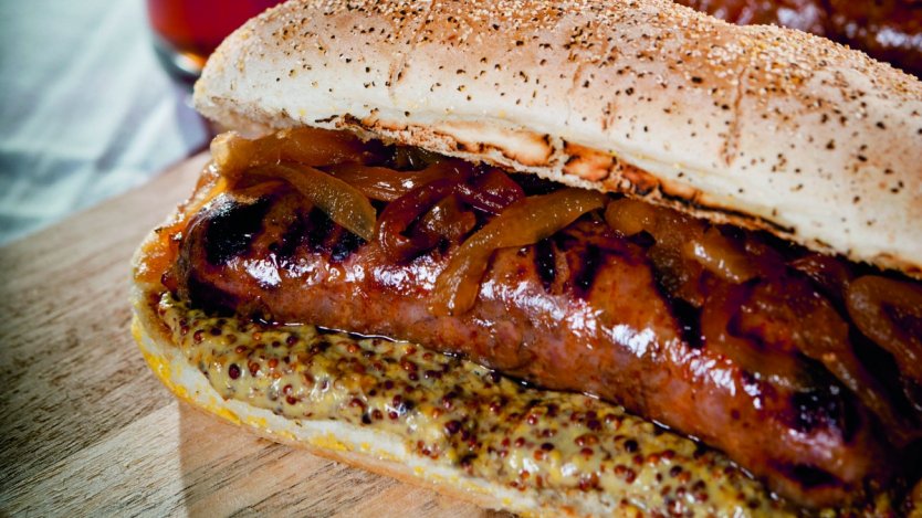 Image for Bonetti’s sweet Italian sausage with caramelized onions and apples