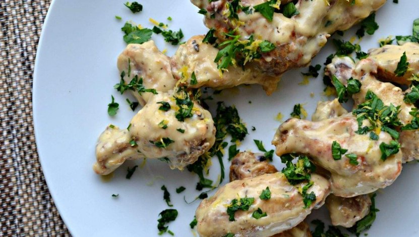 Crispy chicken wings with hummus honey sauce | Eat North