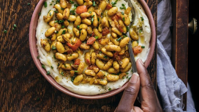 Image for Holiday side dish recipe: Curried white kidney beans and mashed potatoes