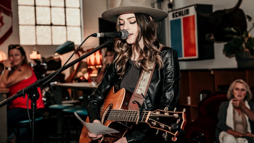 2022 Rising Star of the Year nominee Hailey Benedict performing at a past Blue Jay Sessions event. Photo by Michelle Spice Photography.