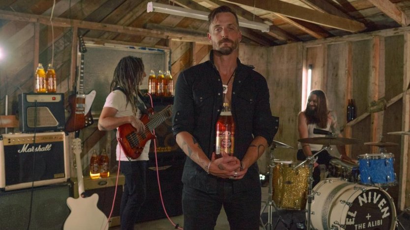 Photo via El Niven and The Alibi's Facebook page.