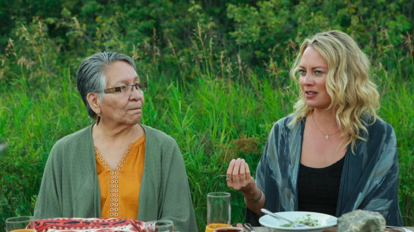 Jenn Sharp talking with Elder Judy Pelly at Wanuskewin Heritage Park.