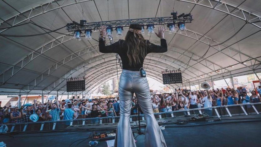 Mariya Stokes performing at Nashville North in July, 2022. Photo via Facebook.