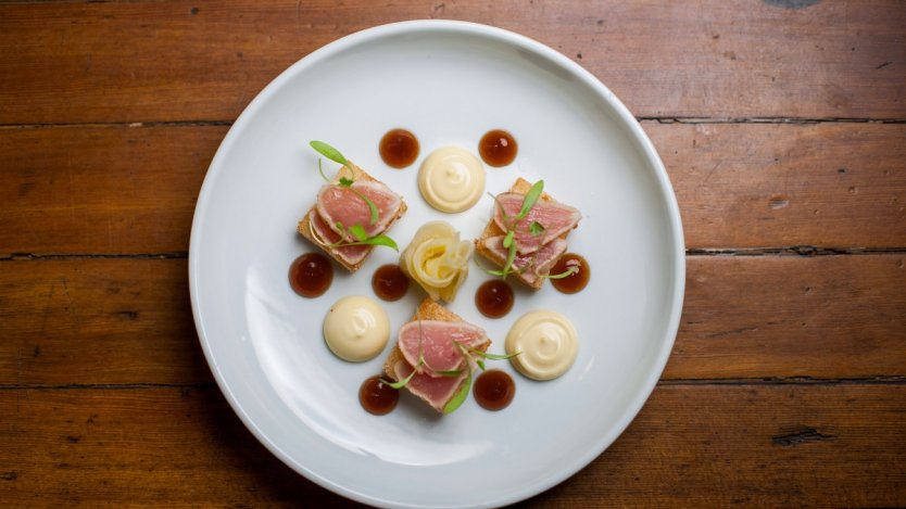 Photo of tuna and rice cakes by Rodrigo Tibyrica. Photo of tuna and rice cakes by Rodrigo Tibyrica.